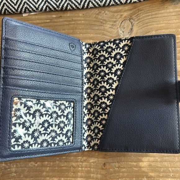 VERA BRADLEY RFID PASSPORT ID TRAVEL WALLET OWL - Picture 2 of 4